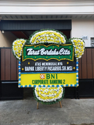 Papan Bunga Duka di Tomagoba
