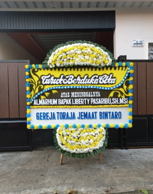 Papan Bunga Duka di Tomagoba