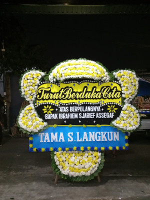 Papan Bunga Duka di Tomagoba